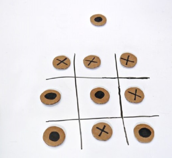 Magnetic Tic Tac Toe Idea for Kids to Play in Diwali Vacation